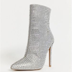 Steve Madden Winnings rhinestone heeled ankle boots in silver size 7